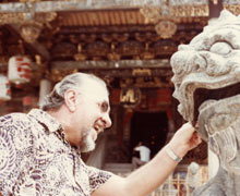 Dan Iordachecu cautand cobre la templul SIN din Malaesia 