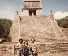 La templul Soarelui din Chichen Itza - Yukatan Mexic 1981